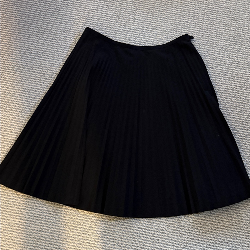 Trina Turk Elegant Black Pleated A-Line Skirt